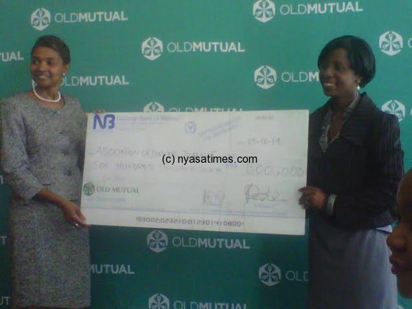 Old Mutual's Phoya  (L) presents cheque to ABJ's Dorothy Kachitsa