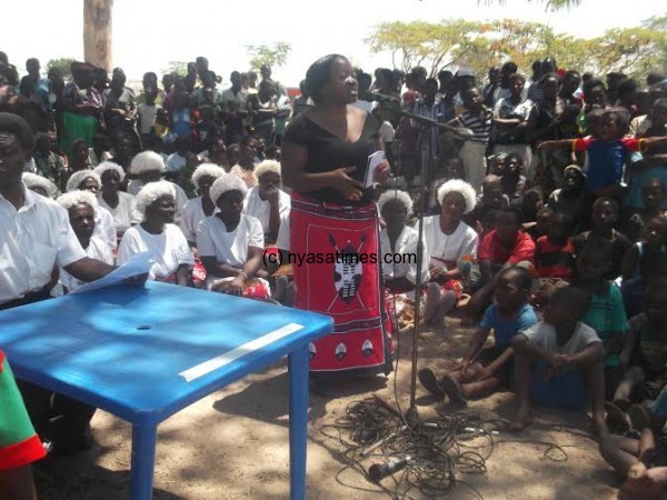 oncern Universal National Aids Coordinator addresing a gathering at Mvimbo Headquarters in Ntcheu