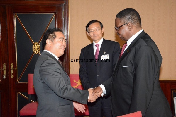 President Mutharika with  Chinese Vice Minister of Foreign Affairs , Zang Ming at Kamuzu Palace in Lilongwe