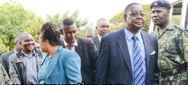 Mutharika walks to tempolary freedom