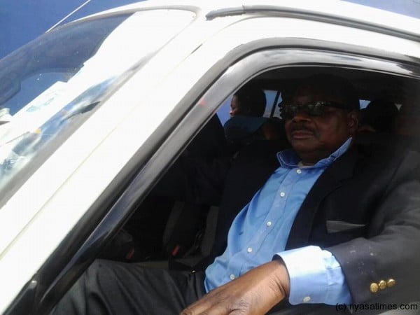 Peter Mutharika goes by mini bus