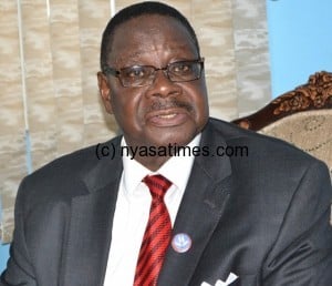 Mutharika:  Renounces his US resident permit