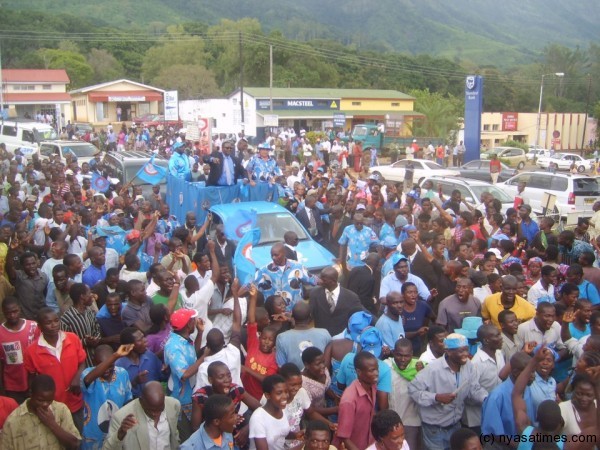 Peter Mutharika on whistle stop in Zomba