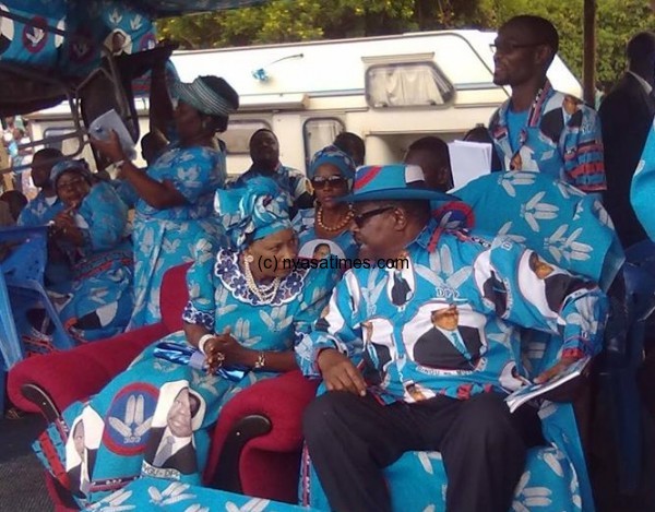 Mutharika conferring with girl friend