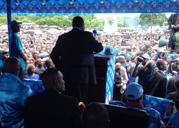 Peter Mutharika addressing supporters at Masintha