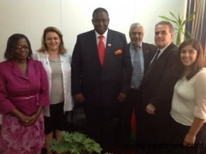 Veep Kachali pose with entire Canada delegation