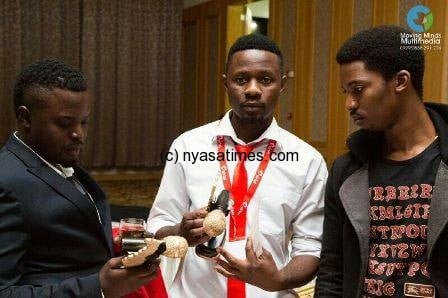 Piksy (C) captured with Gwamba (L) and Young Kay at the MAM Music Awards 2013-2014. Photo credit Moving Minds Multimedia.
