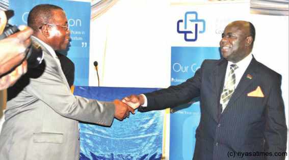 Mwalwanda (right) shakes hands with Chitsime after the launch of PPP