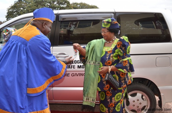 Key to success: President Banda hand over car keys to Chairperson for the Presidential Initiative on Safe Motherhood Senior Chief Kwataine 