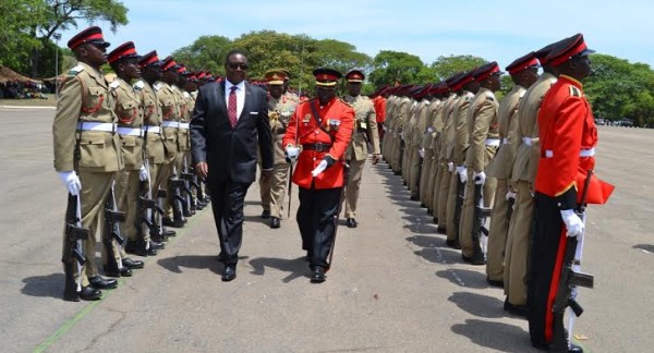 resident Mutharika inspects the guard of honour (C) Stanley Makuti