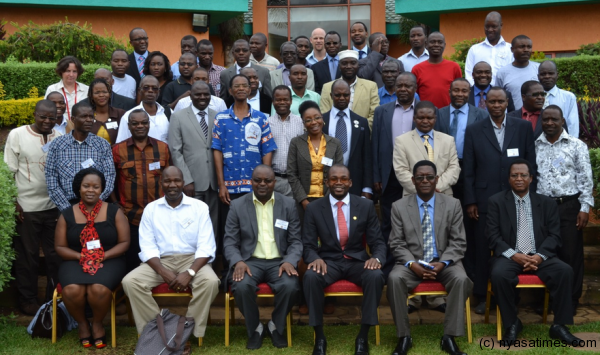 Kunkuyu third from right, in a family photo of Media gurus at the Broadcastin seminar.-Photo by Felix Washoni/Mana