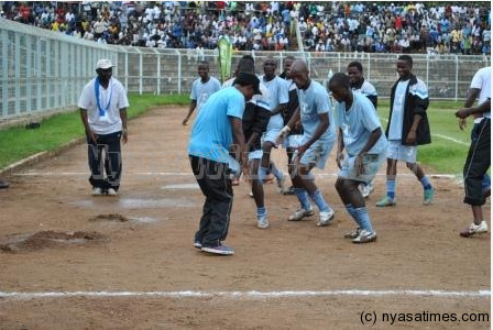 Silver Strikers Silver in celebrations tone 