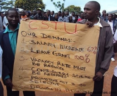  Some civil servants display a list of their demands