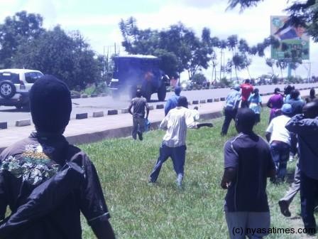 DPP supporters throwing stones to police.