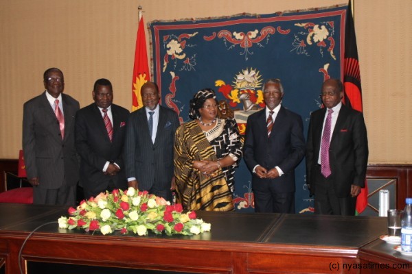 The meeting was attended by different opposition parties form left Kubwalo, Chaponda, Chisano, President Banda, mbeki & John Tembo at Kamuzu Palace-pic by Lisa Vintulla