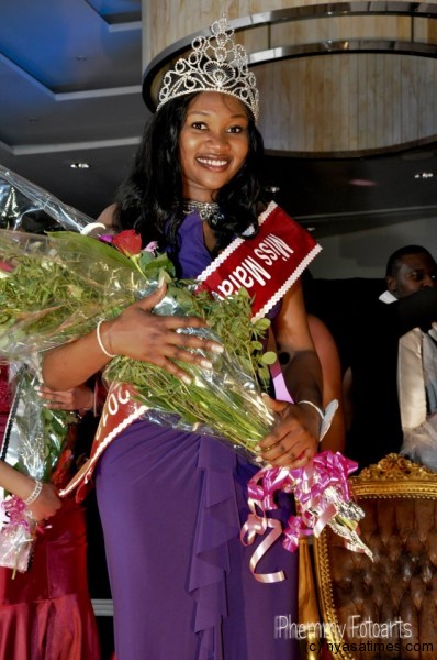 To hand over the crown: Winner of Miss Malawi Ireland 2012, Tina Maunde