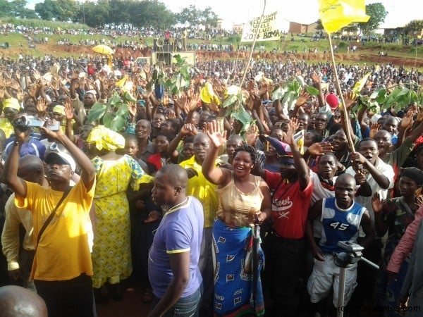 Crowds wave to Atupele