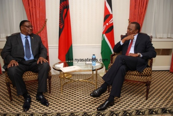 Presidents Peter Mutharika and Uhuru Kenyatta of Kenya meeting in New York on Thursday - pic by Govati Nyirenda                