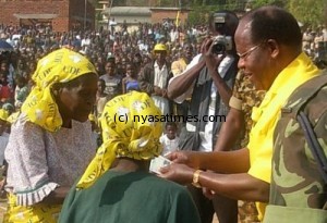 Muluzi_Pro_Hand