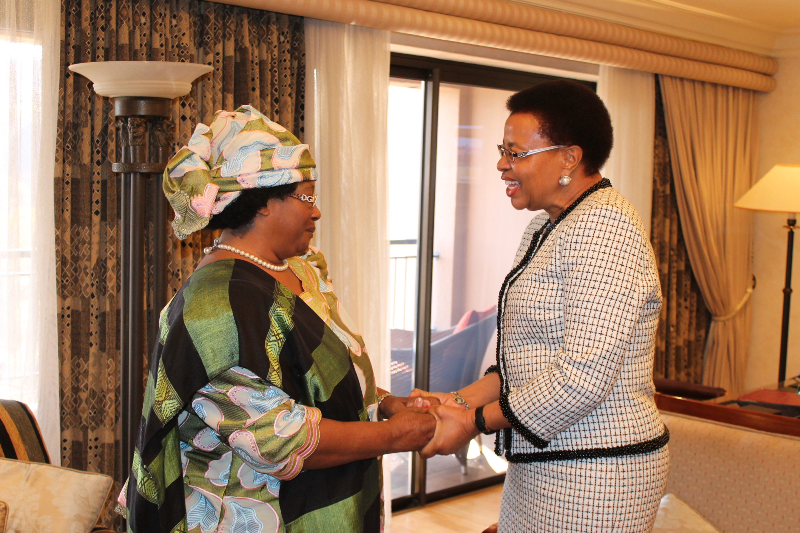 Mrs Graca Machel meeting President Banda