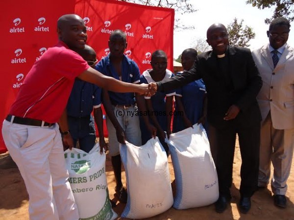 Airtel's Kamoto making the presentation