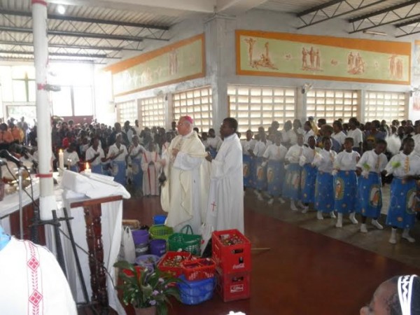 Apostolic-Nuncio-Murat-blesses-the-altar-Pic-Arnold-Namanja-MANA