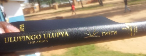 Bible in Lambya - Ulufingo Ulupya