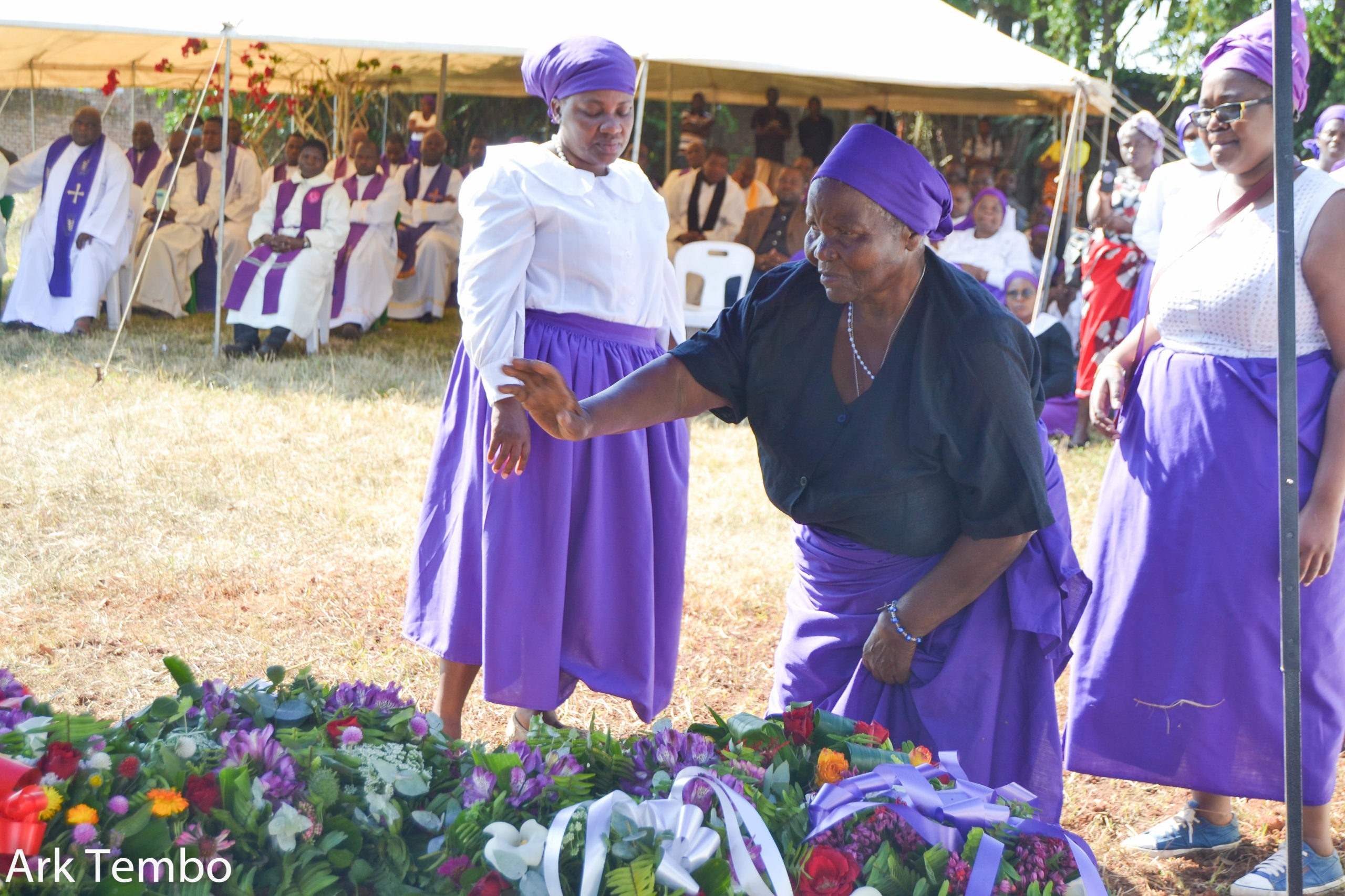 Libing Father Chinguo laid to rest at Limbe Cathedral Cemetery - Malawi Nyasa ...