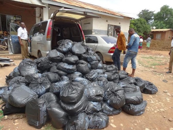 Cannabis sativa being off loaded from the motor vehicle Toyata Noah registration number NU5035 at Balaka Police Station 