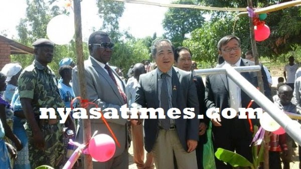 Chaponda and Chinese Ambassador to Malawi