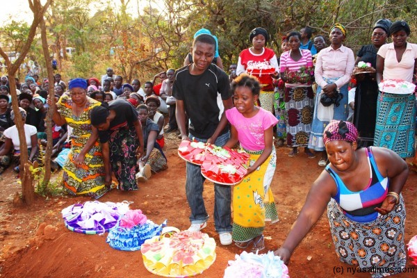 Children to Chikondi laying their wreaths....Pic Arkangel Tembo