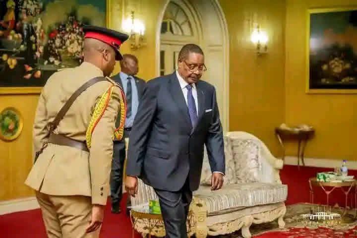 The return of Mkulukutamoyo: Malawi leader back home amid swirling reshuffle rumours - Malawi News | Breaking News, Politics, Business & Sports | Nyasa Times