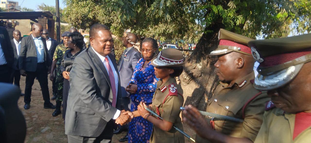 Mukhito praises ‘resilience’ of security officers battling tough conditions during Nkhata Bay tour - Featured News Malawi