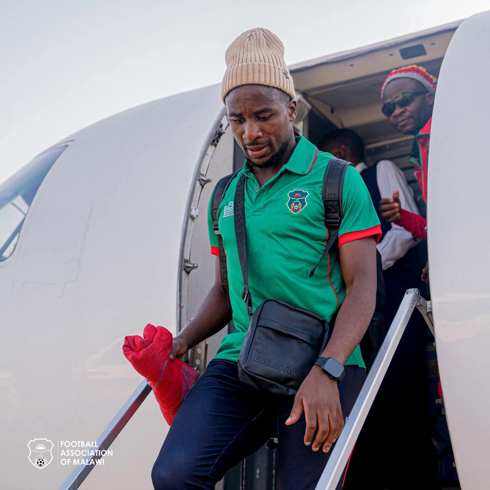 Flames left stranded at Luanda airport for nearly two hours as Angolan officials fail