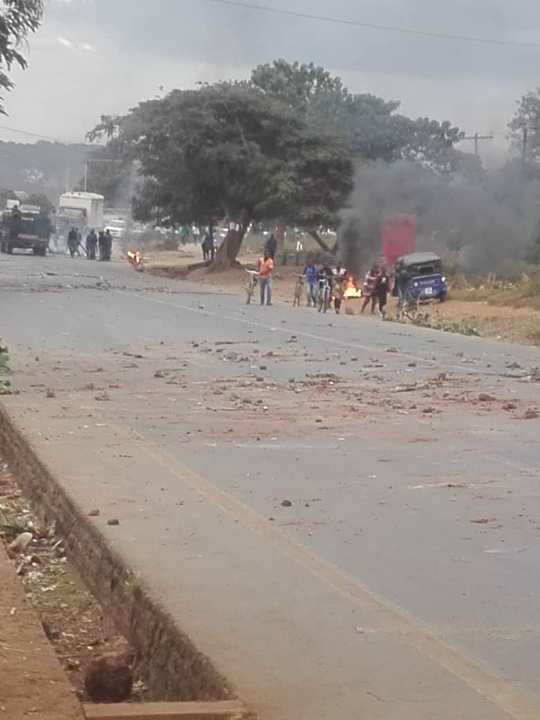 Mutharika Forced To Change Route In Lilongwe Police Spray Teargas To Disperse Protesters 