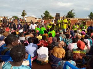 Chunga addressing the crowd at Jenda in Mzimba District 