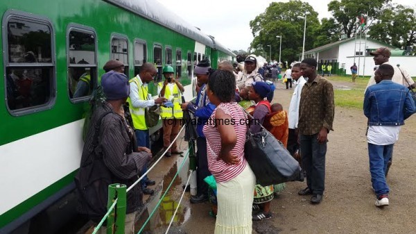 Mind the gap as passengers boarding CEAR rail coaches