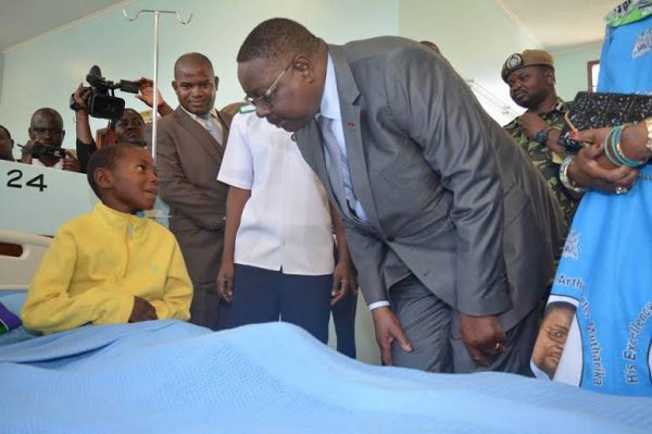Mutharika talks to a young patient