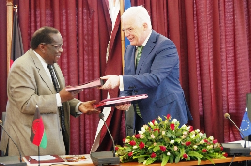 PIM and Goodal at signature ceremony in Lilongwe - Pic By James Mwale