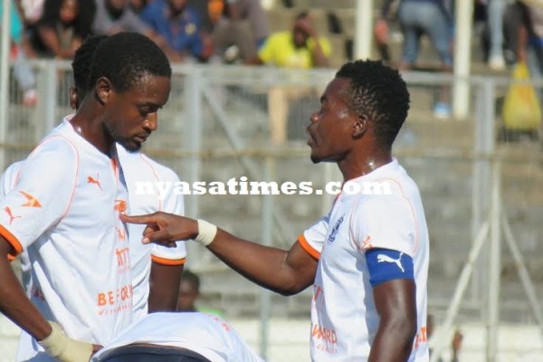 Pep talk from Francis Mlimbika to  Linje...Photo jeromy Kadewere