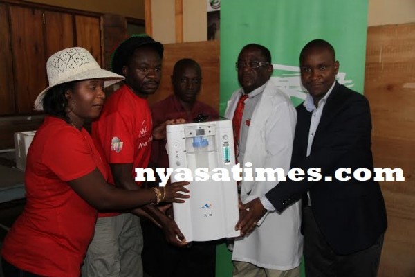 Presenting the oxygen concentrator...Photo Jeromy Kadewere.