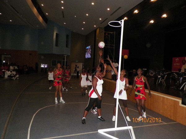 Queens (in red) in action against Airtel Divas during the launch. Queens won 26-8, Pic Leonard Sharra, Nyasa Times