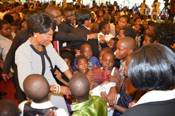 The First Lady with the children on Christmass cheer