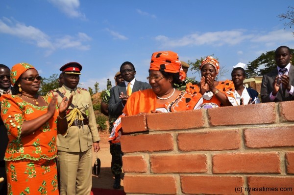 The President lays the Foundation Stone for the new Health Centre at Luvwere in Mzimba West