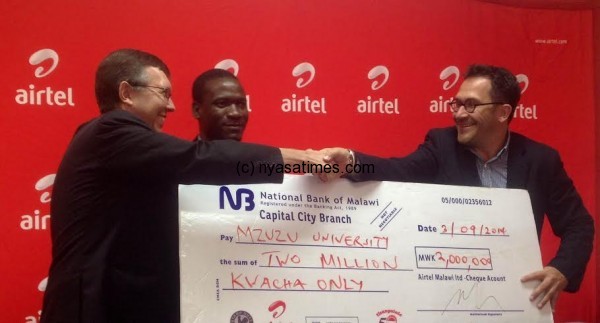 Airtel Malawi MD Heiko Schlittke hands over a dummy cheque to Mzuni's Vice Chancellor Robert Ridley