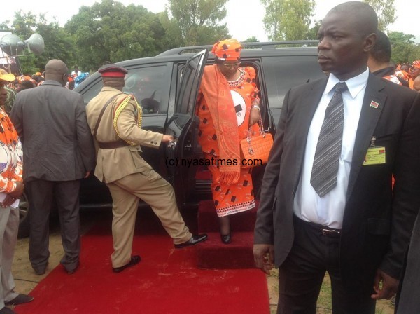President Banda on arrriva at the rally in Nkhatabay
