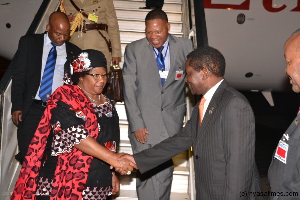 Pres. Banda being welcomed by Chiume